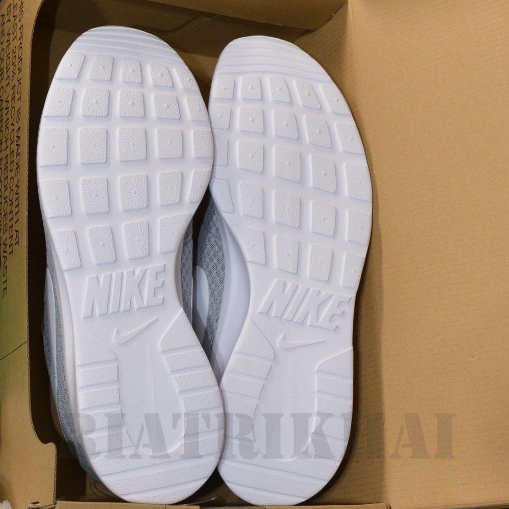 Nike Tanjun Women's Running Shoes - Picture 4 of 14